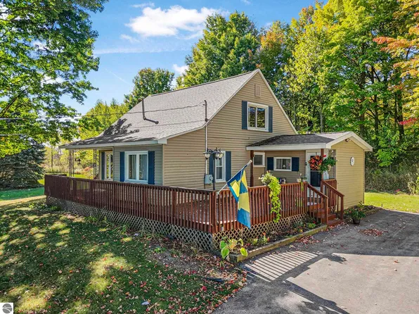 185 Three Mile Rd N, Traverse City, MI 49696