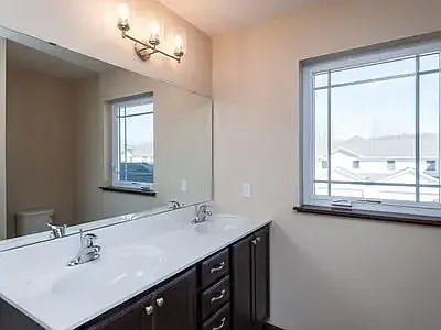 3 bed, 1.5 bath, 1566 sqft, $2,300 — Photo 2