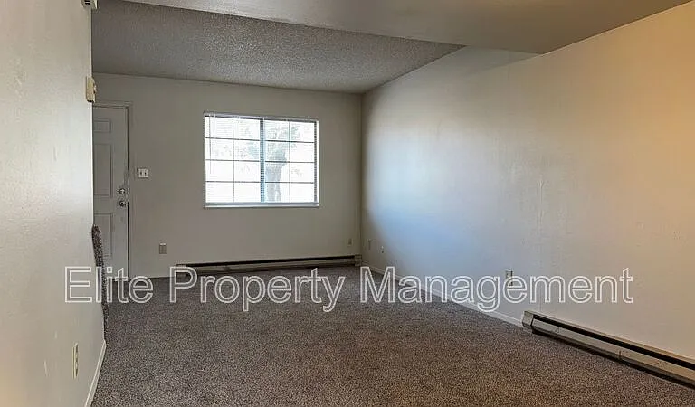 25 Royal Crest Dr #A — Photo 4