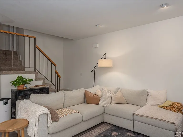 3966 Cochran St — Photo 3