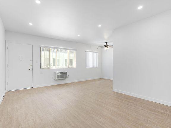 4th image of 323 E Chestnut St APT 18