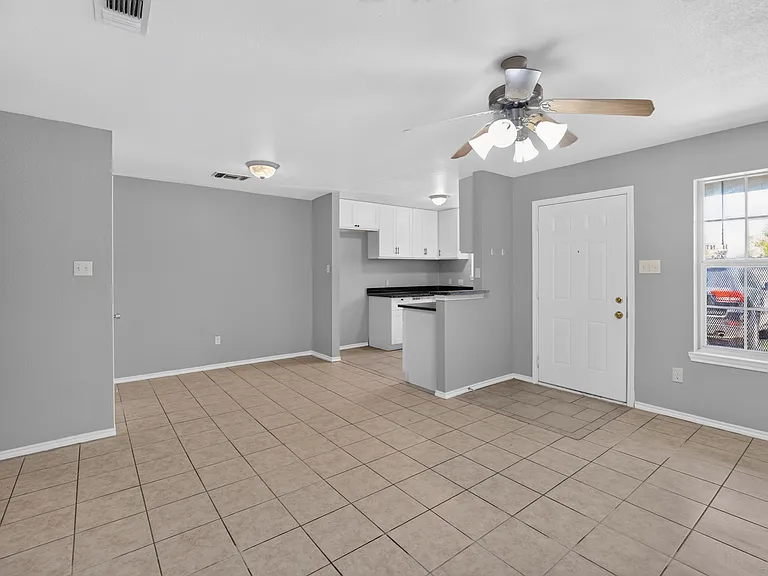 1424 E Mulkey St #1426 — Photo 3