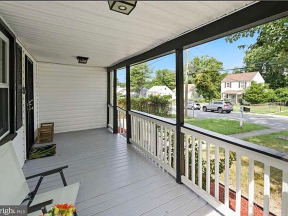 5th image of 120 N Huron Dr
