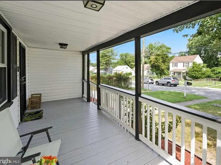 120 N Huron Dr — Photo 5