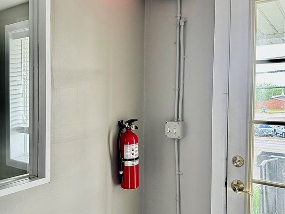 2nd image of 410 W Emmitt Ave