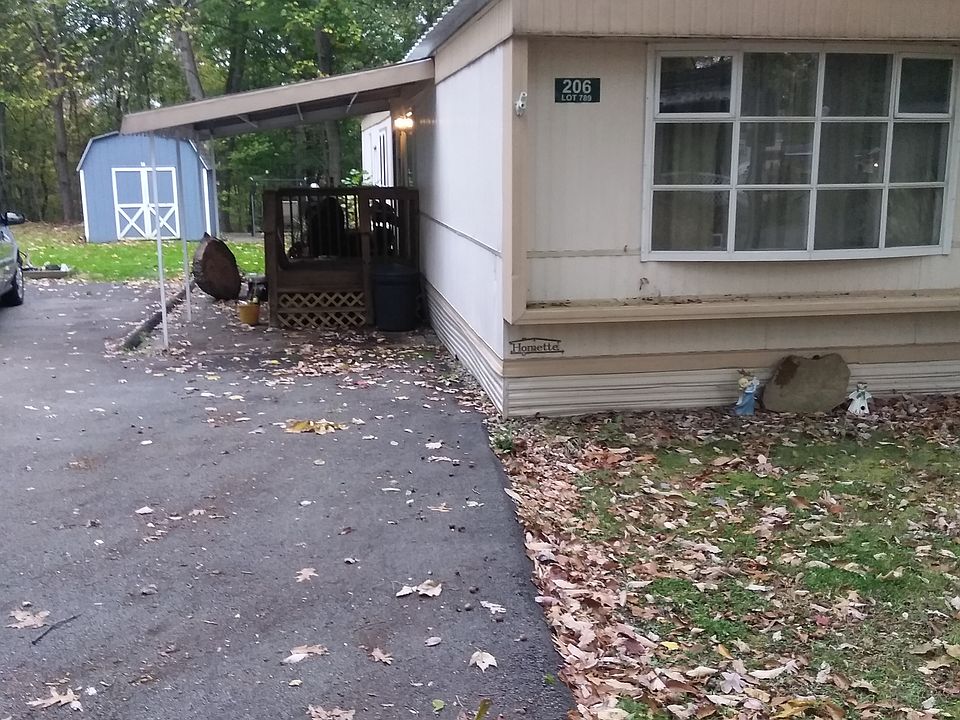 2nd image of 206 Moon Stone Ln