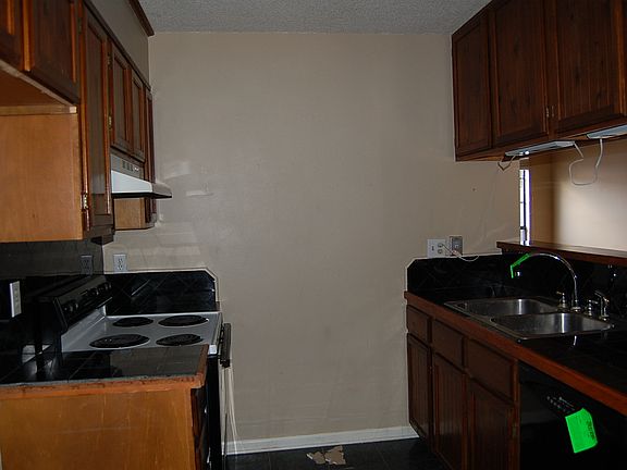4th image of 209 Wildflower Ln