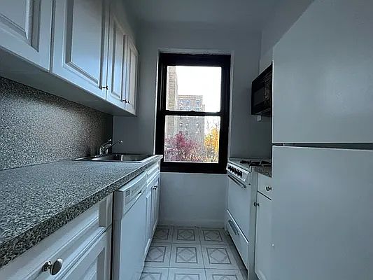5th image of 2728 Henry Hudson Pkwy #C55