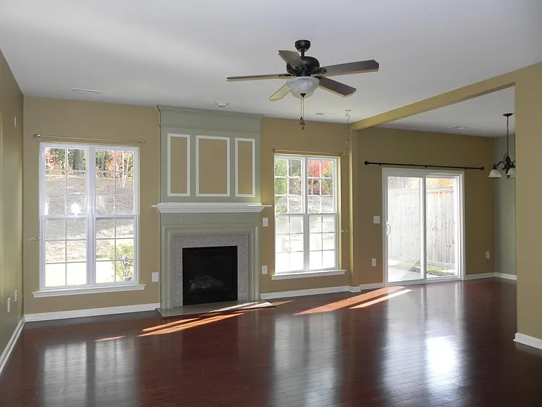 1409 Corwith Dr — Photo 4