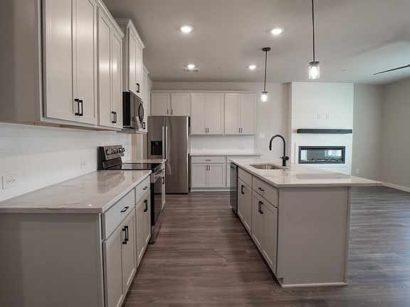 5th image of 1606 Governors Blvd
