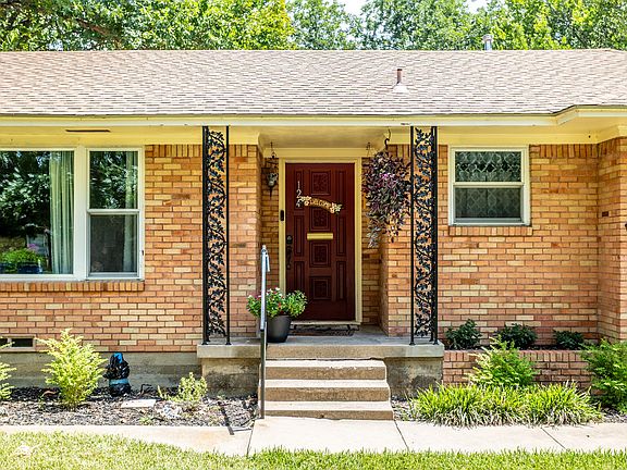 2nd image of 124 Martin Dr