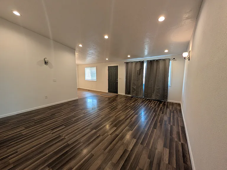 4526 E Frederick Ave — Photo 3