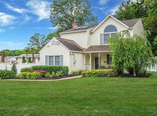 6 Center St, Ronkonkoma, NY 11779