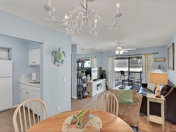 3rd image of 1524 Wood Ave APT 303