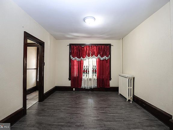5th image of 707 N Centre St