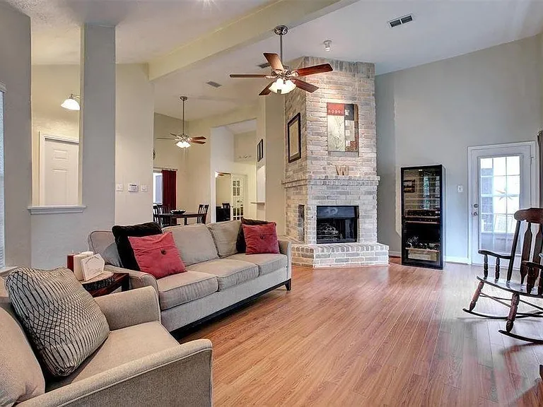 3515 Meadowcrest Ln — Photo 7