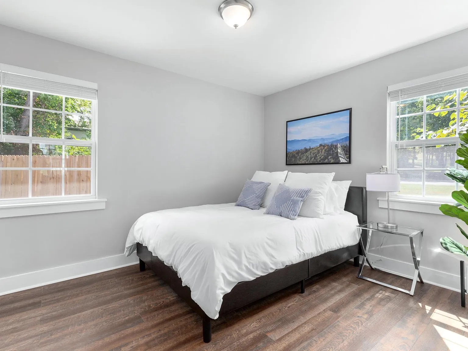 3 bed, 1056 sqft, $2,680 — Photo 3