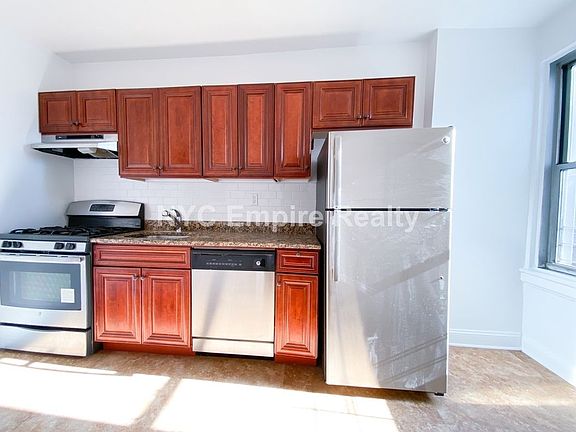 4th image of 710 2nd Ave #8D