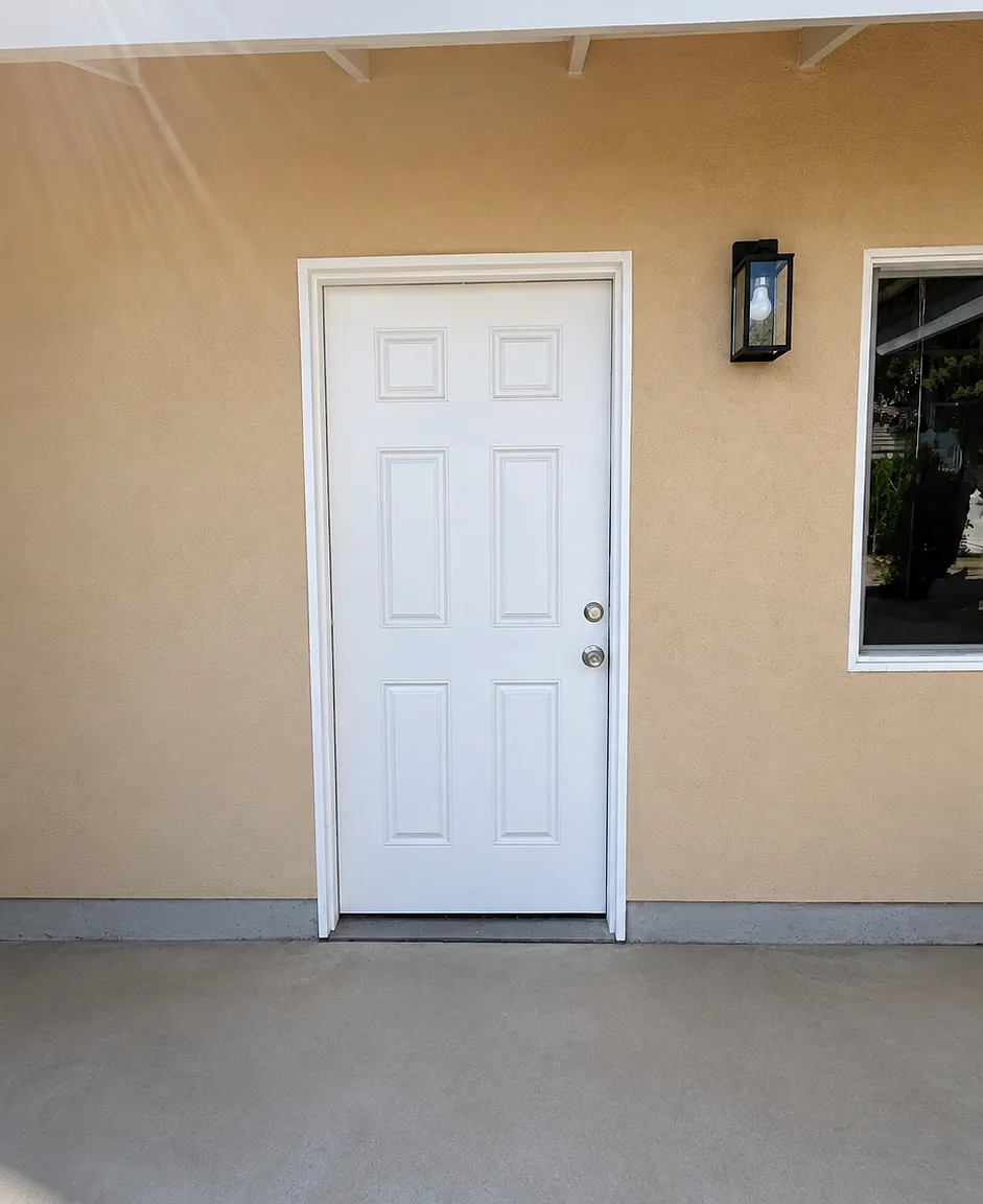 923 W Elm St — Photo 1