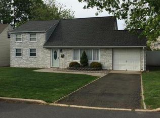 2 Wendy Rd, Colonia, NJ 07067