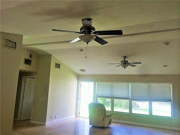 5th image of 500 SW 18th Ave