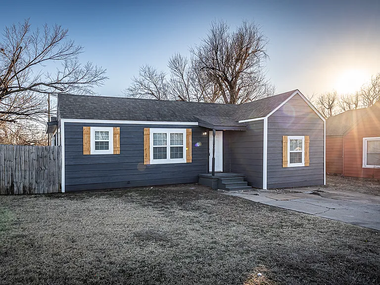 1702 NW Euclid Ave — Photo 1