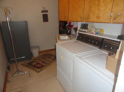 4th image of 320 N Main St