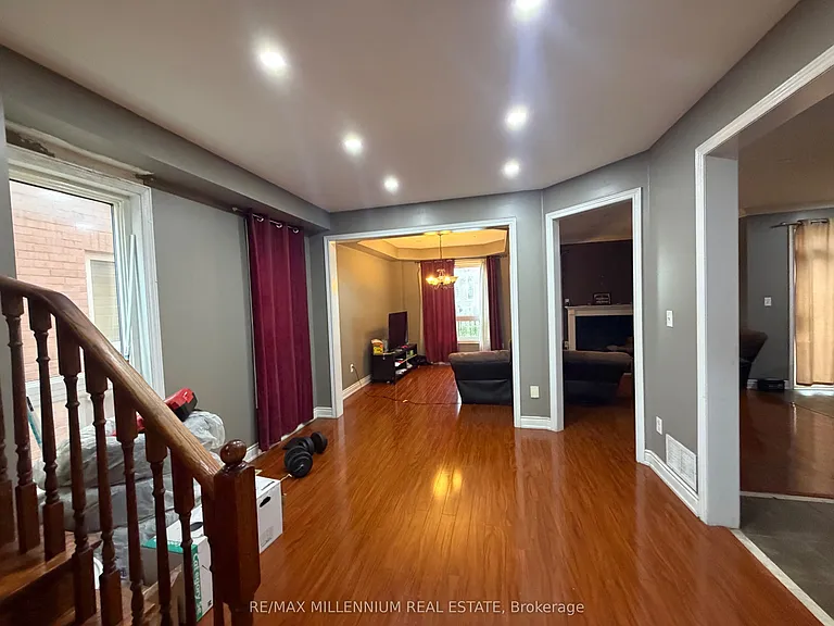33 Nomad Cres #UPPER — Photo 9