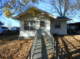 804 W 10th St, Muncie, IN 47302