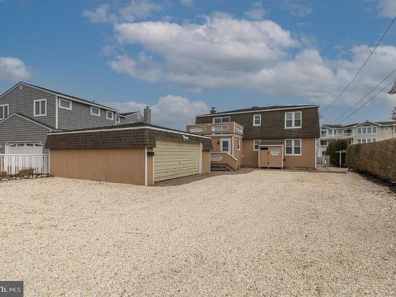 3rd image of 19 W Dune Ln