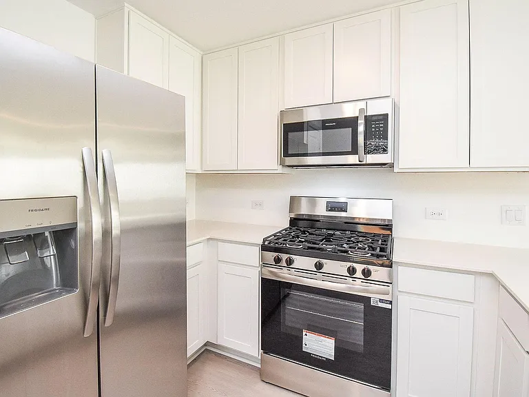 3045 Fantasy Terrace Dr — Photo 7