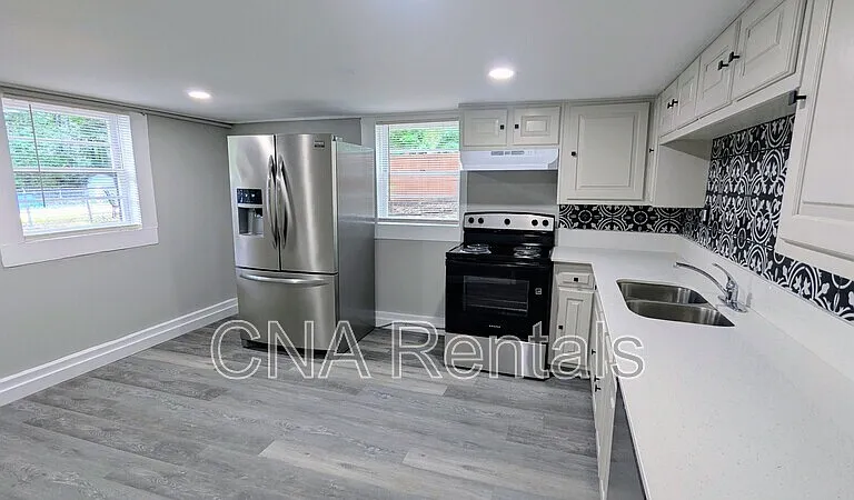 1772 Martin Pl SE #B — Photo 5