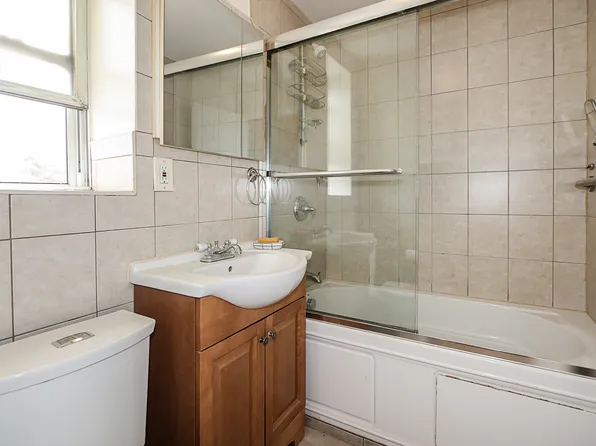 75-10 Yellowston Boulevard image 12 of 22