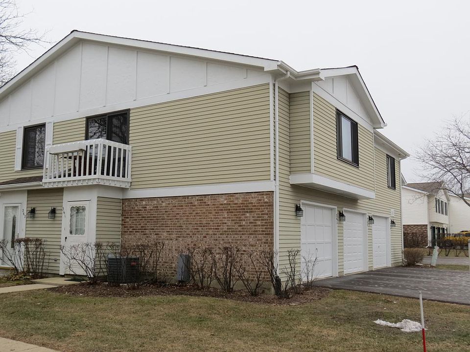 361 Pierce Court Unit 288 with a balcony