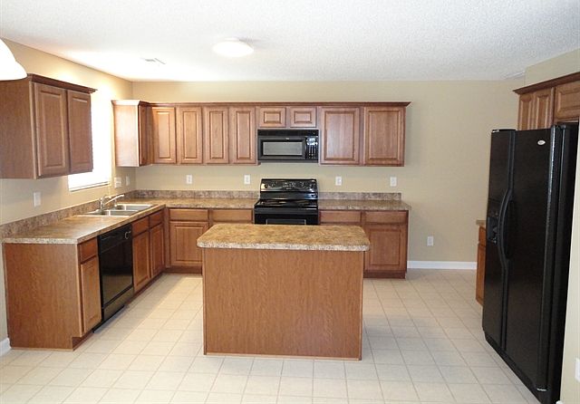 2nd image of 5300 Ian Dr #0
