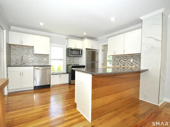 17 Hough St, Plainville, CT 06062