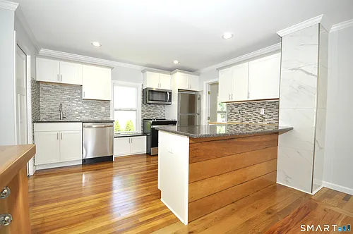 17 Hough St Photo 1