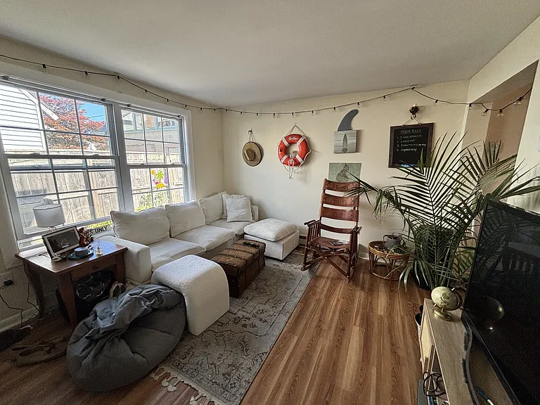 27 Weaver Ave #A — Photo 2