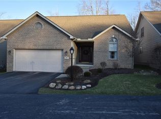 56 Timber Lake Dr, Hubbard, OH 44425