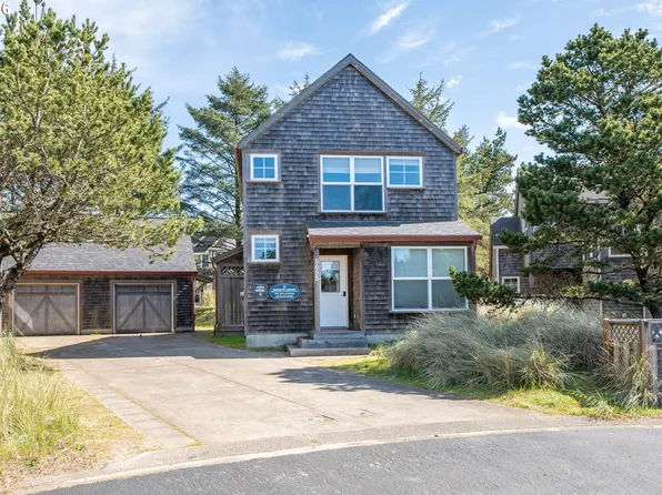 5855 Barefoot Ln, Pacific City, OR 97135