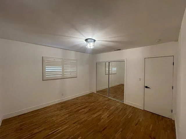 13111 S Hoover St — Photo 10