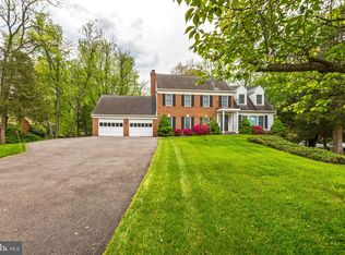 11887 Holly Spring Dr, Great Falls, VA 22066