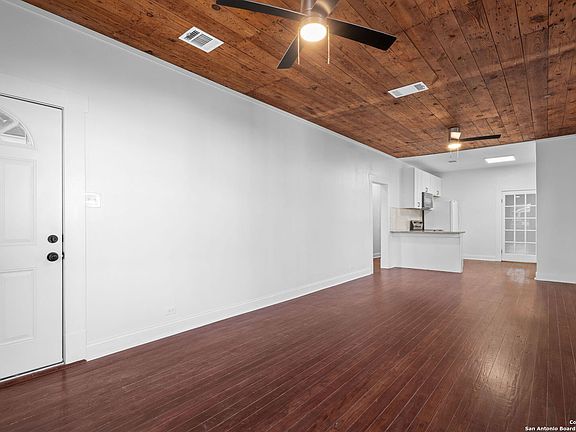 4th image of 828 Virginia Blvd