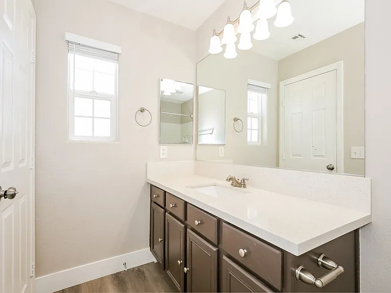 9205 Millikan Ave — Photo 12