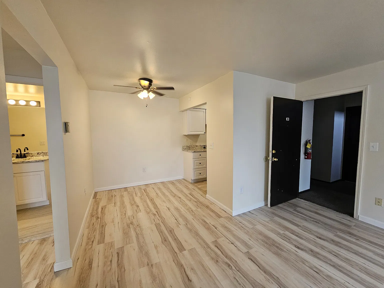 Royal Madison Apartments — Photo 4
