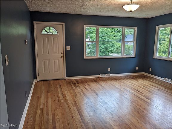 5th image of 871 Chinook Ave