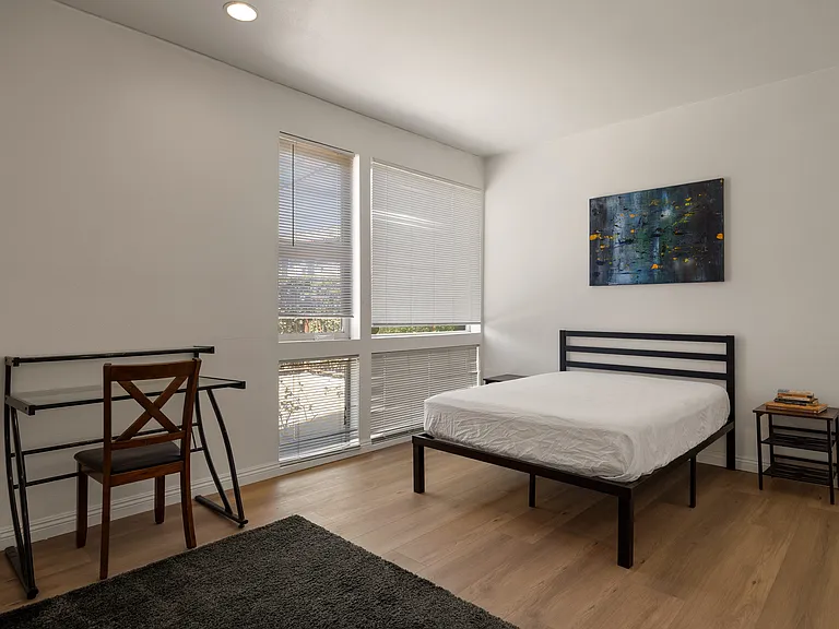2405 Magnolia Ave — Photo 2