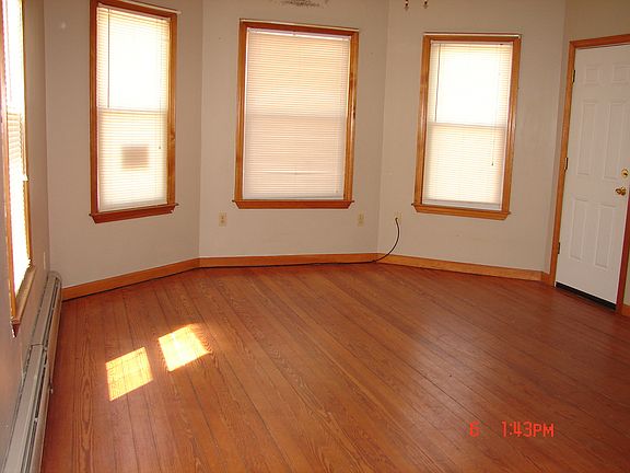 2nd Fl Large Living Room