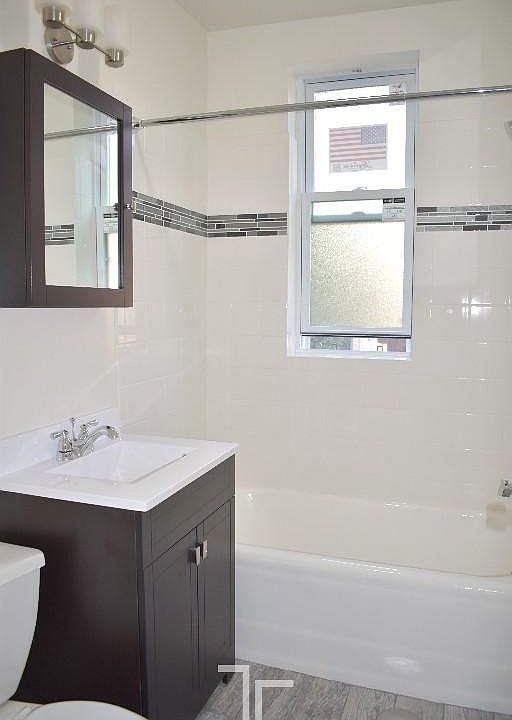 2nd image of 3347 N Marshfield Ave #3345107