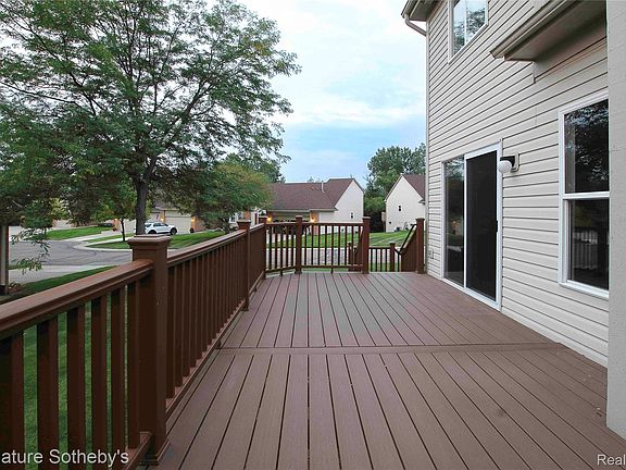 2nd image of 487 Woodvale Dr